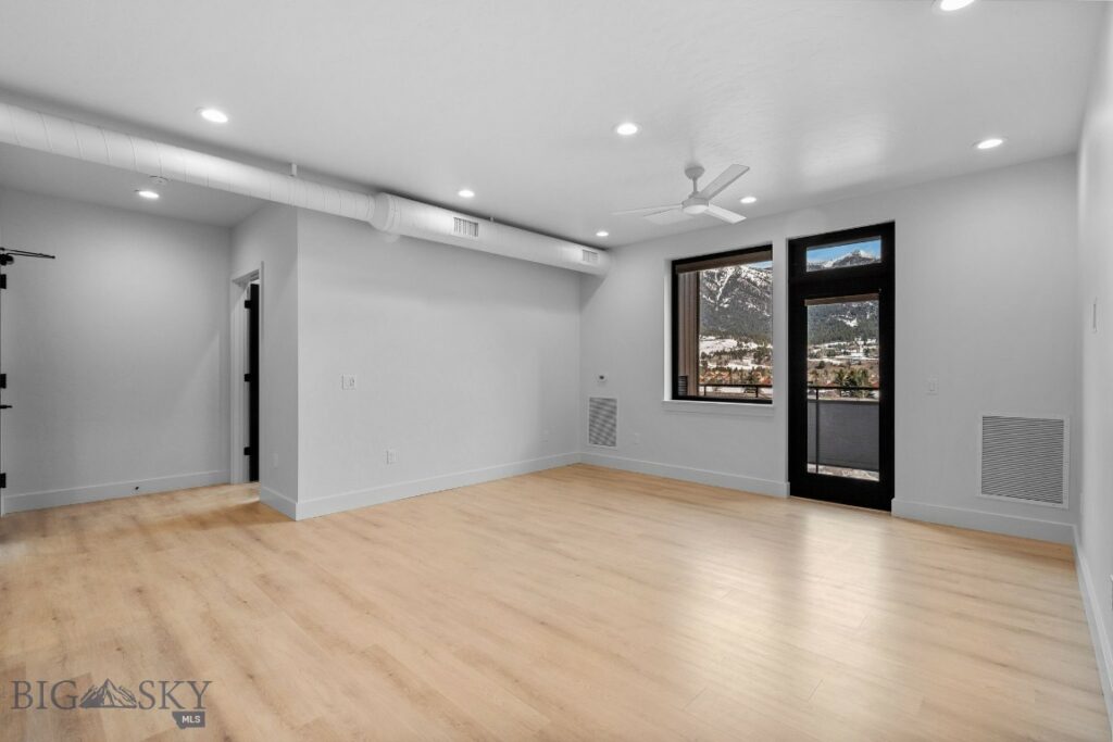 211 Town Center Avenue