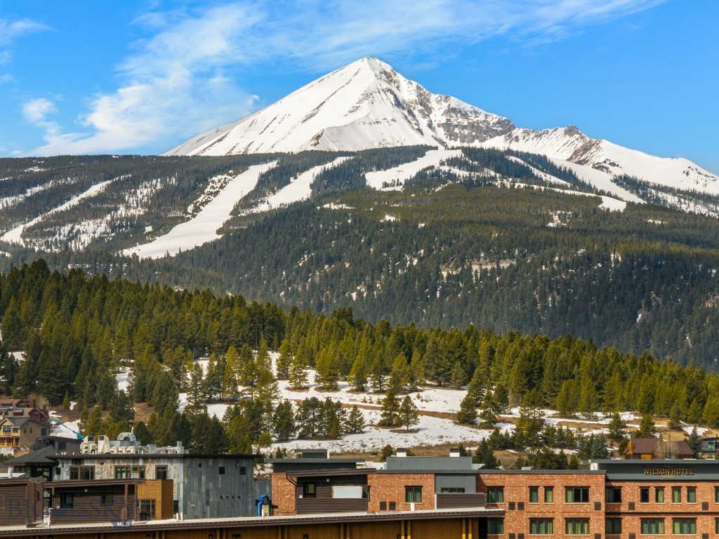 211 Town Center Avenue