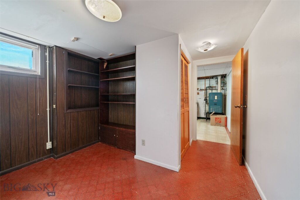 212 N Broadway Street