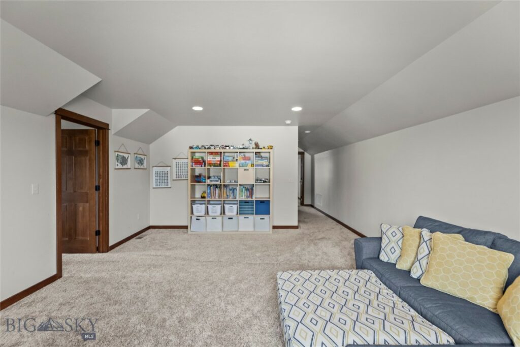 215 Snowy Owl Trail