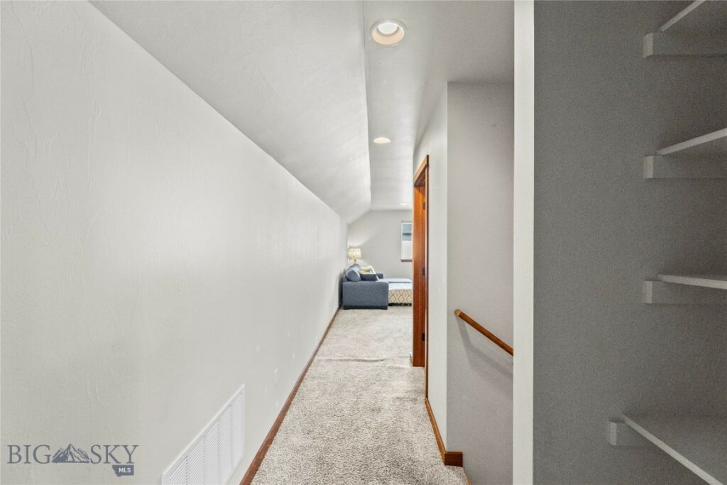 215 Snowy Owl Trail