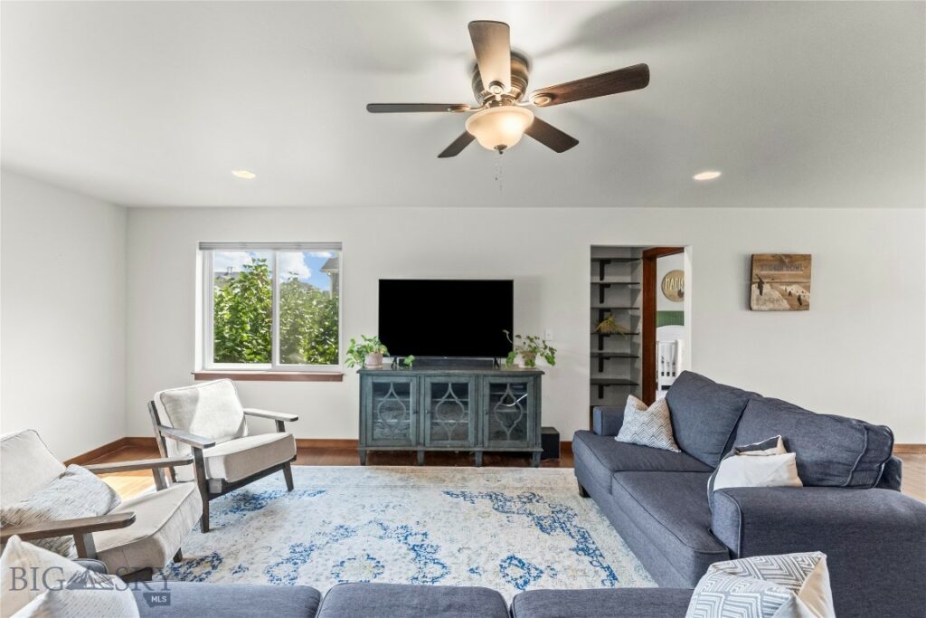 215 Snowy Owl Trail
