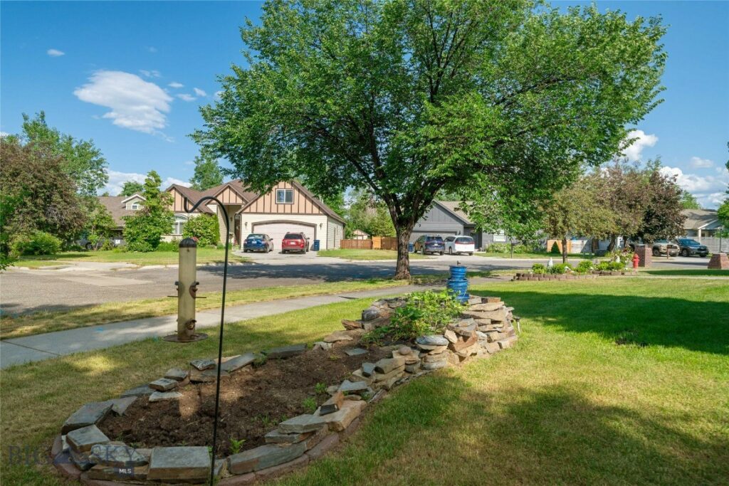 217 Lillian Way
