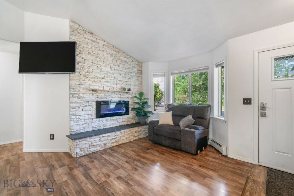 217 Lillian Way