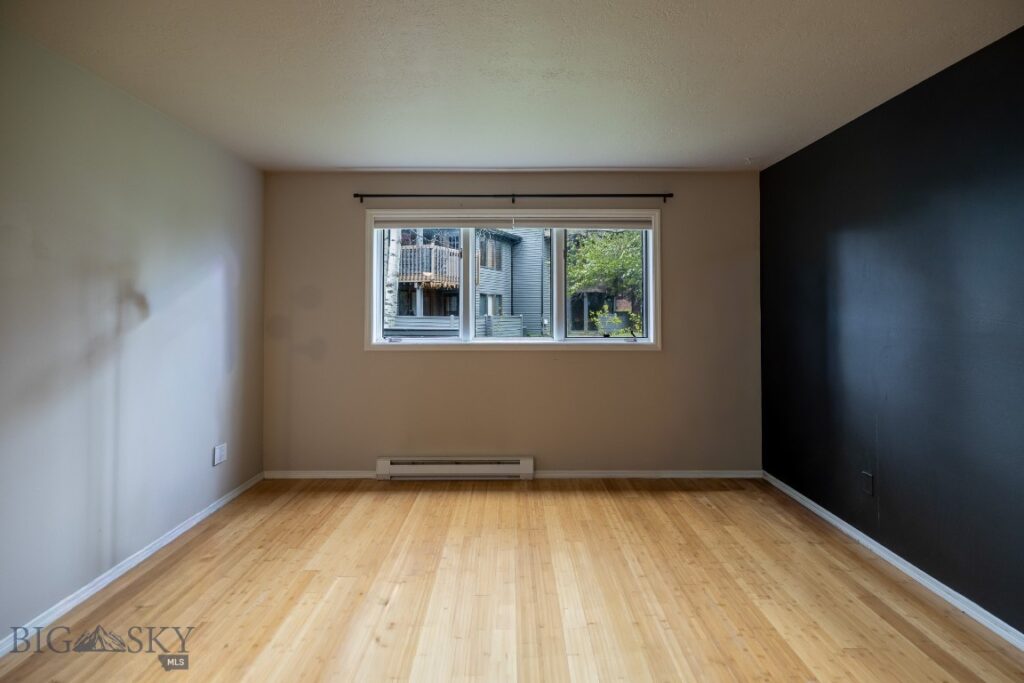 2200 W Dickerson