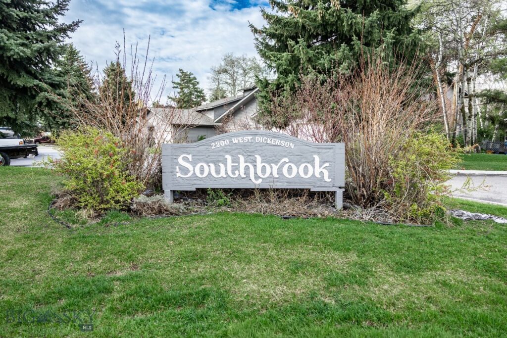 2200 W Dickerson