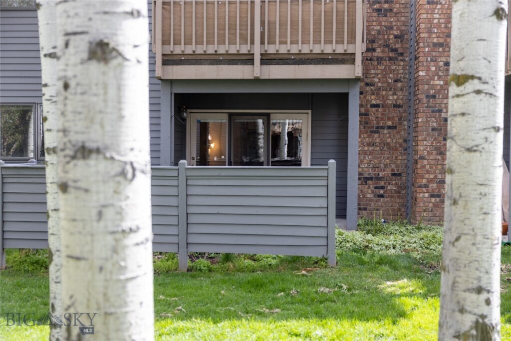 2200 W Dickerson