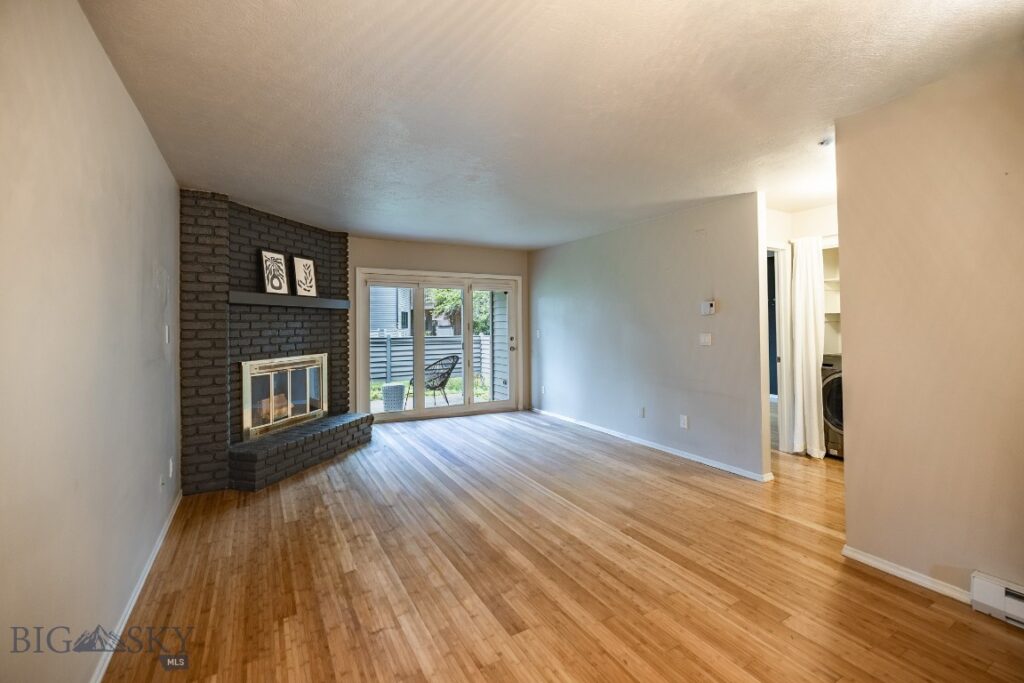 2200 W Dickerson