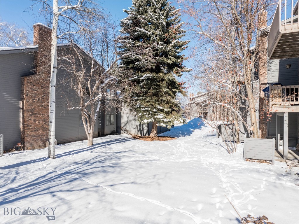 2200 W Dickerson