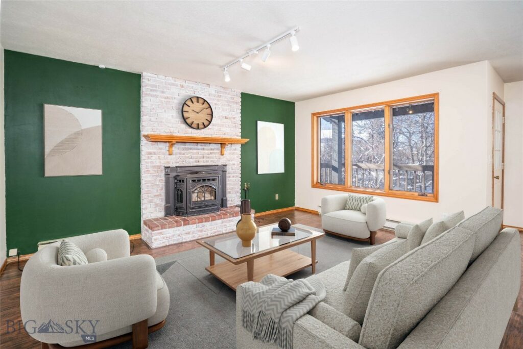2200 W Dickerson