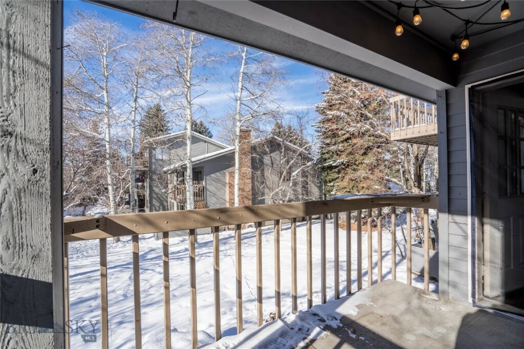 2200 W Dickerson