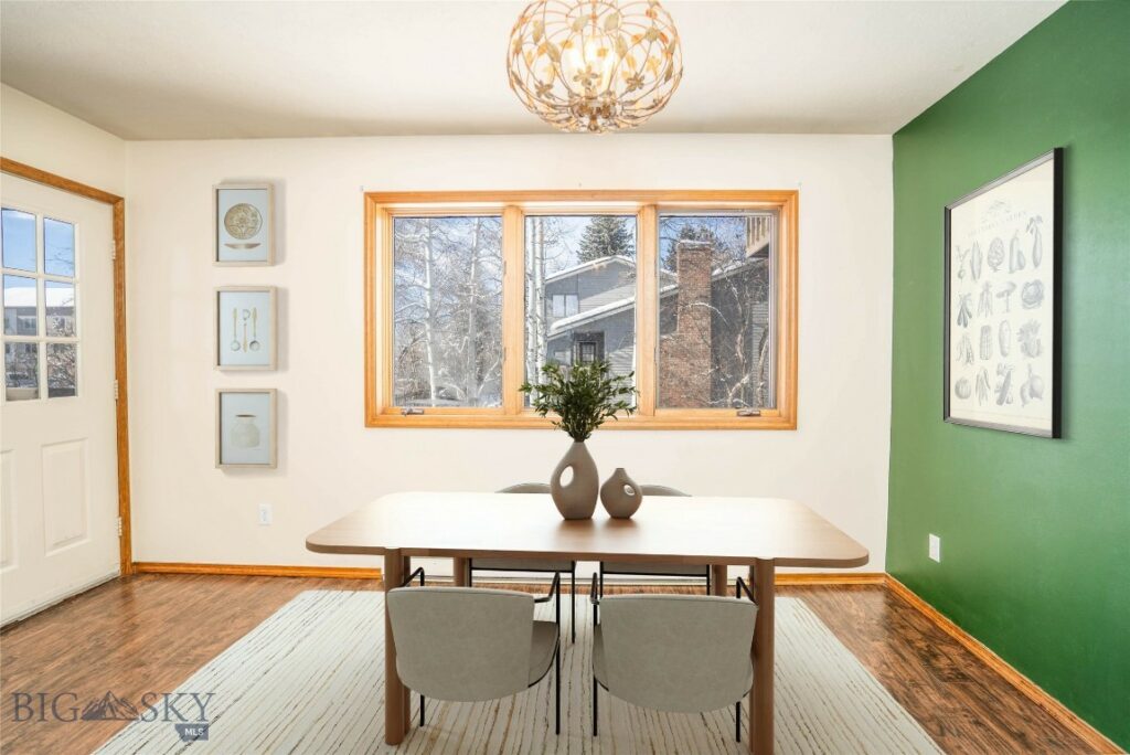 2200 W Dickerson
