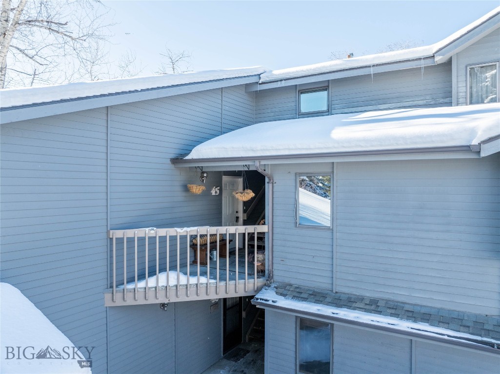 2200 W Dickerson