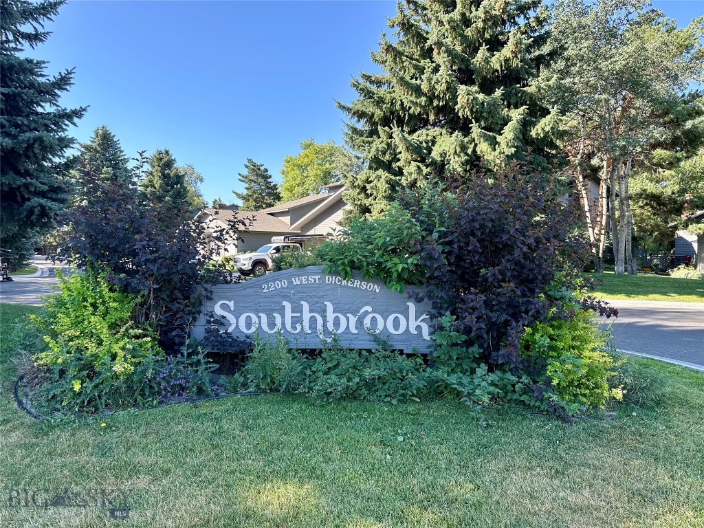 2200 W Dickerson