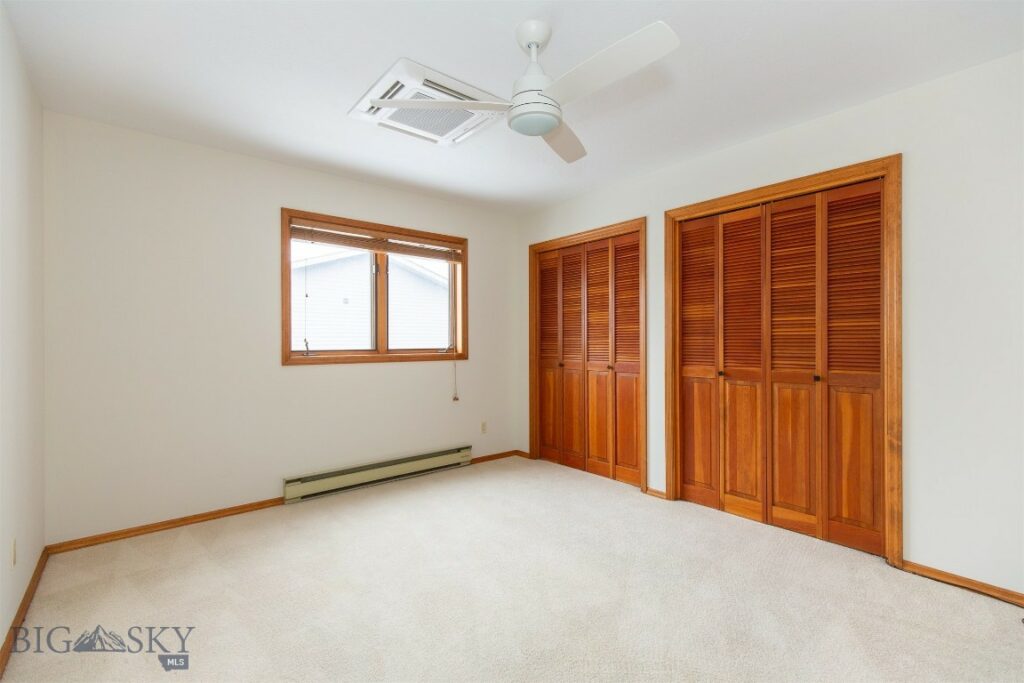 2200 W Dickerson