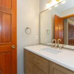2200 W Dickerson