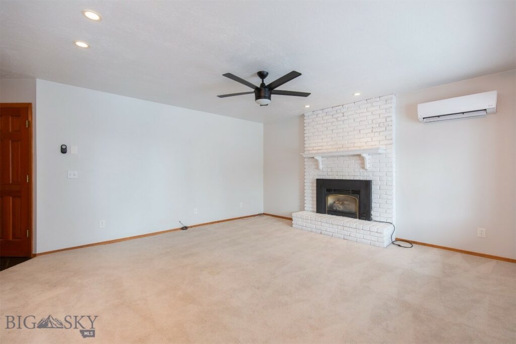 2200 W Dickerson