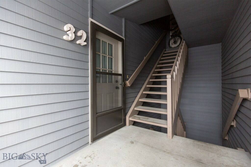2200 W Dickerson