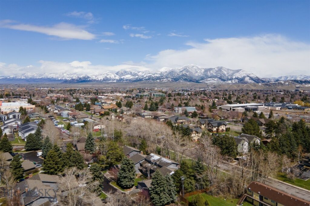 2200 W Dickerson