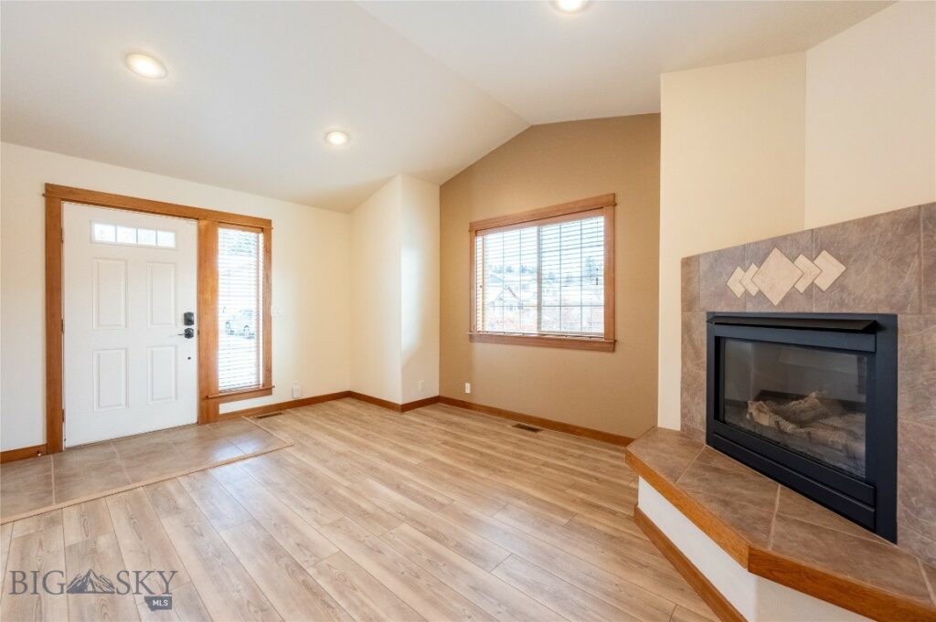2212 Sourdough Road