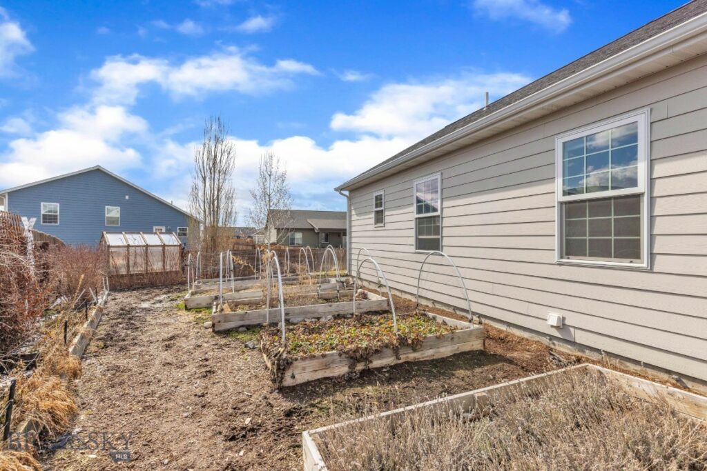 2219 Sturnella Lane