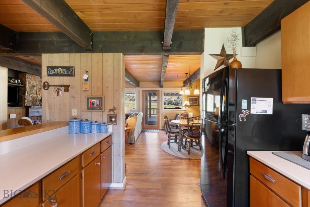 2225 Black Otter Road