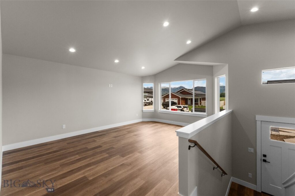 2305 Oriole Drive