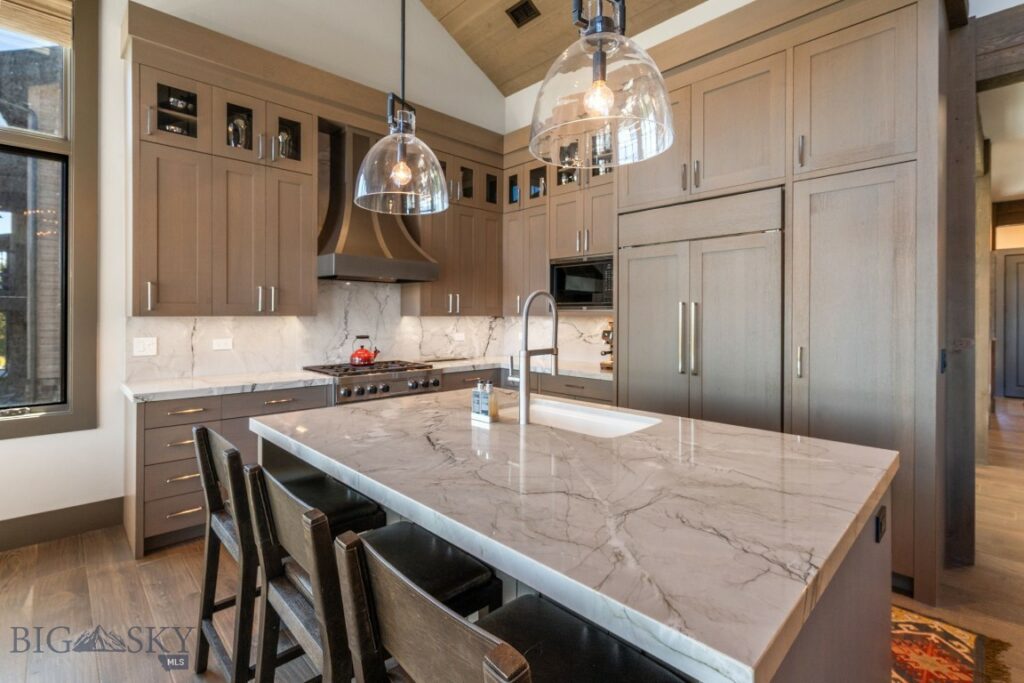 24 Pale Morning Spur