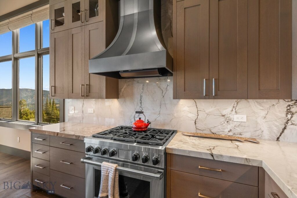 24 Pale Morning Spur