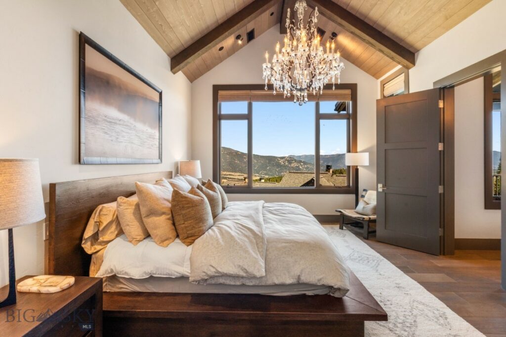 24 Pale Morning Spur