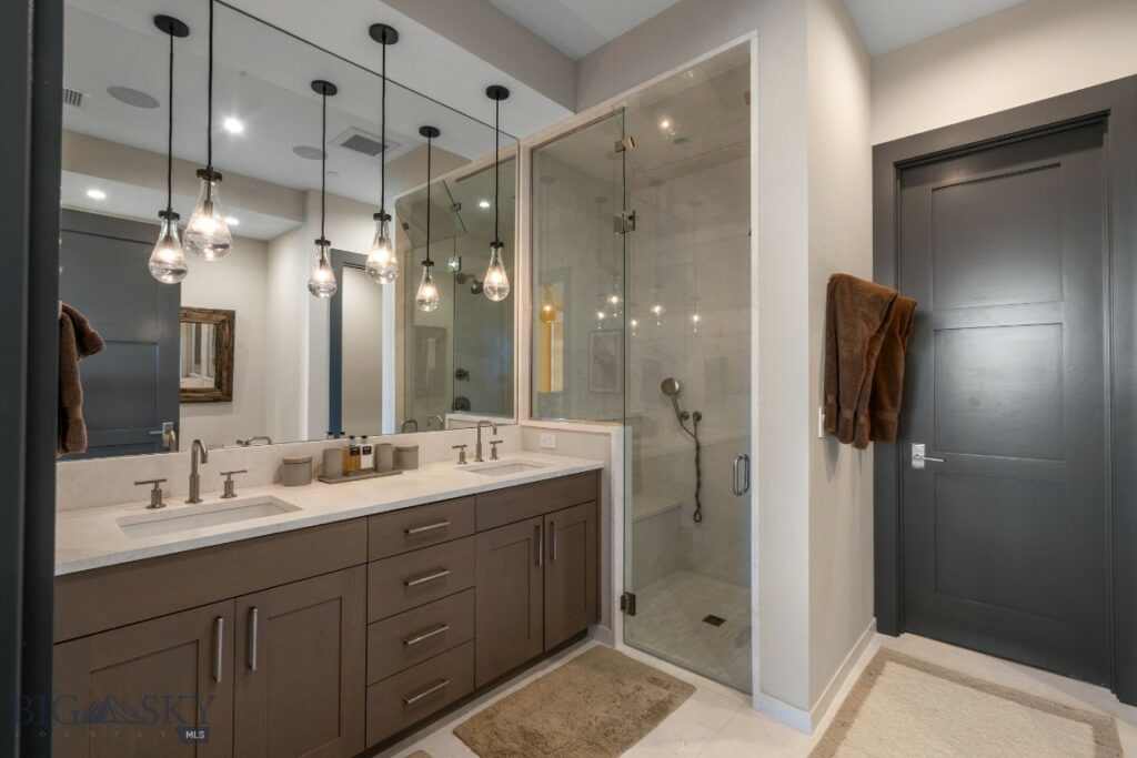 24 Pale Morning Spur