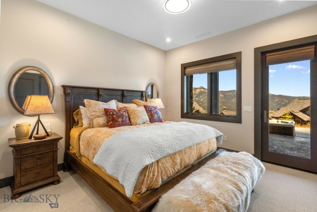 24 Pale Morning Spur