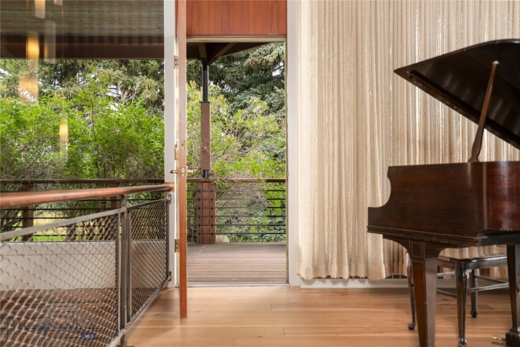 2516 Spring Creek Drive