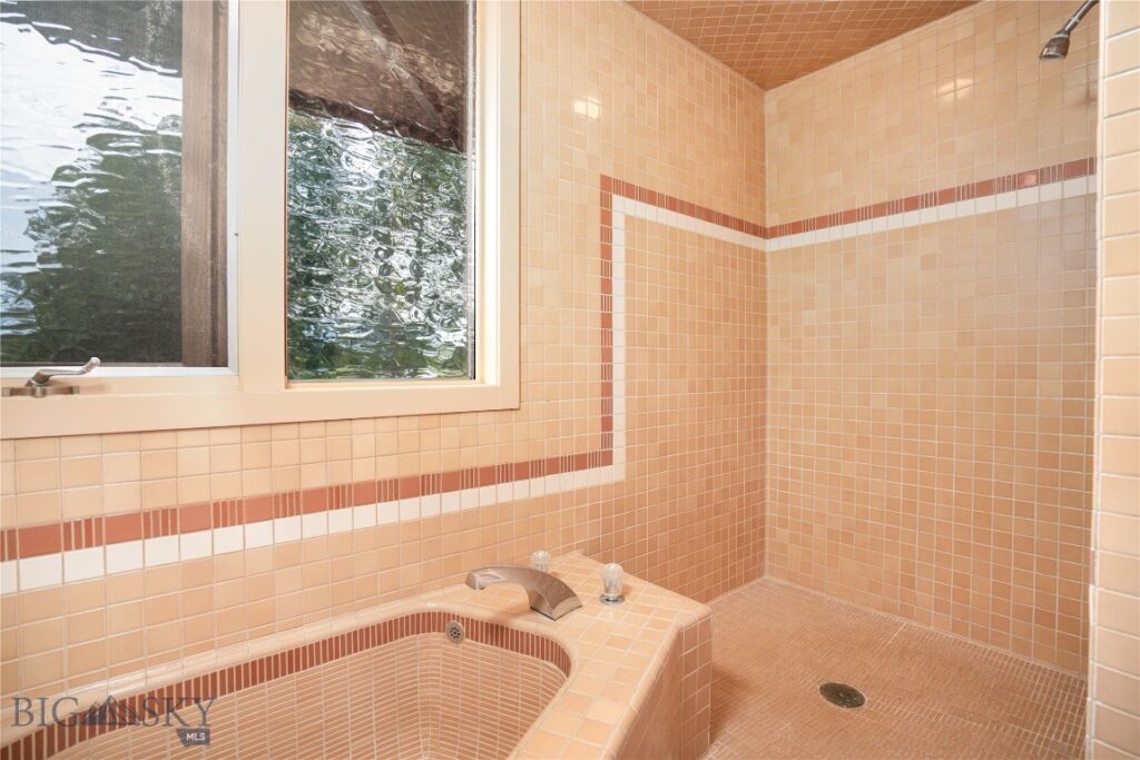 2516 Spring Creek Drive