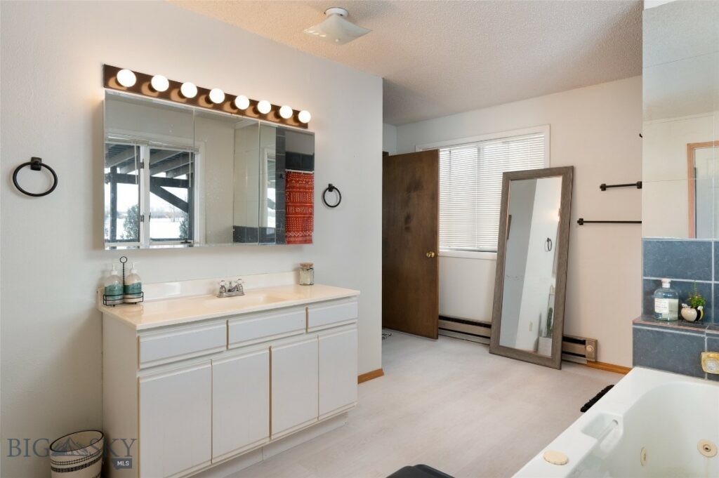 2521 Weaver Lane