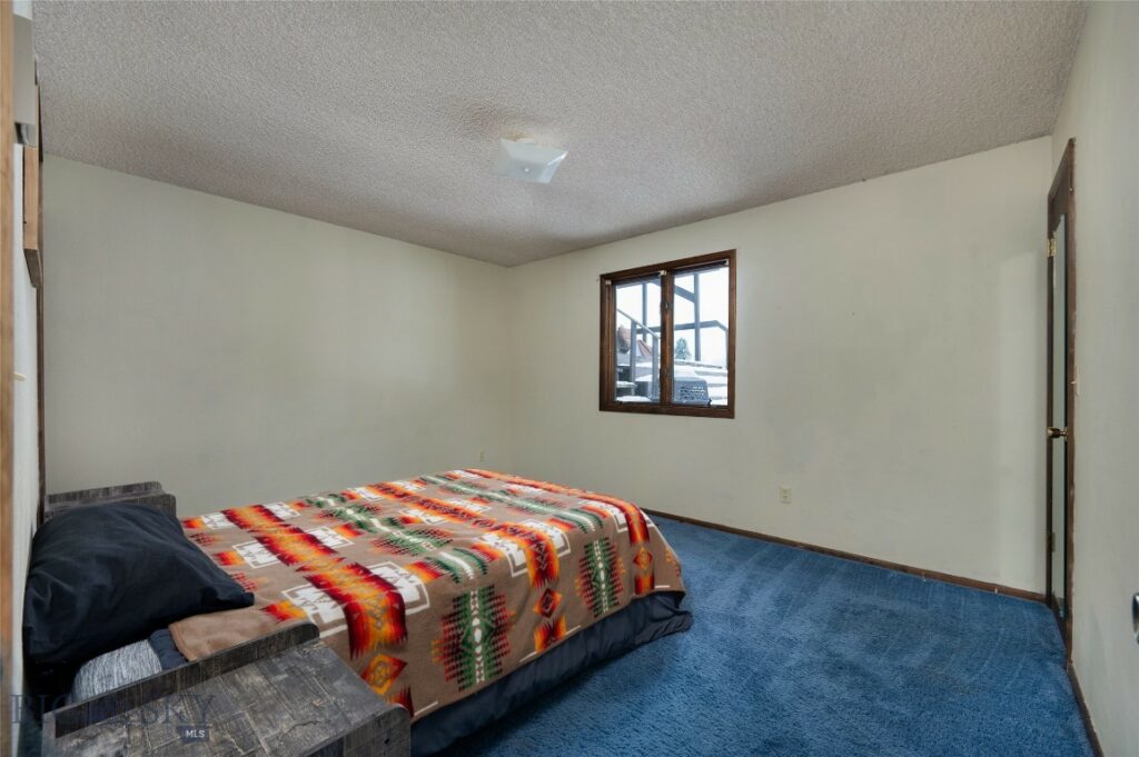2521 Weaver Lane