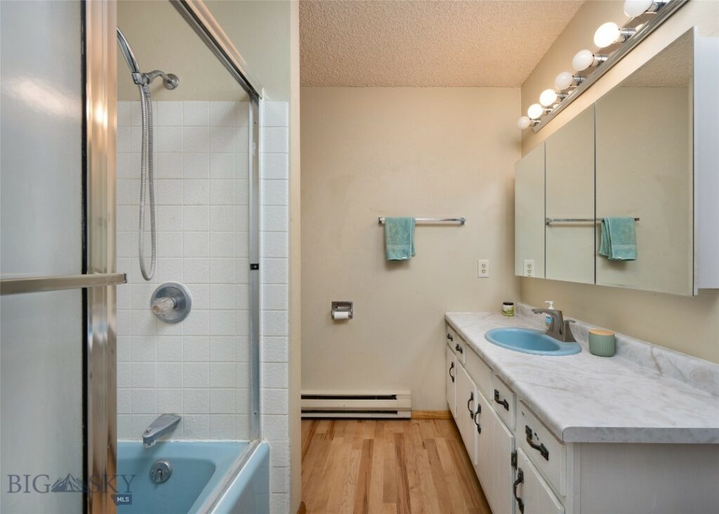 2521 Weaver Lane