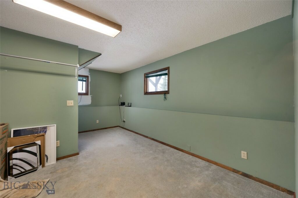 2521 Weaver Lane