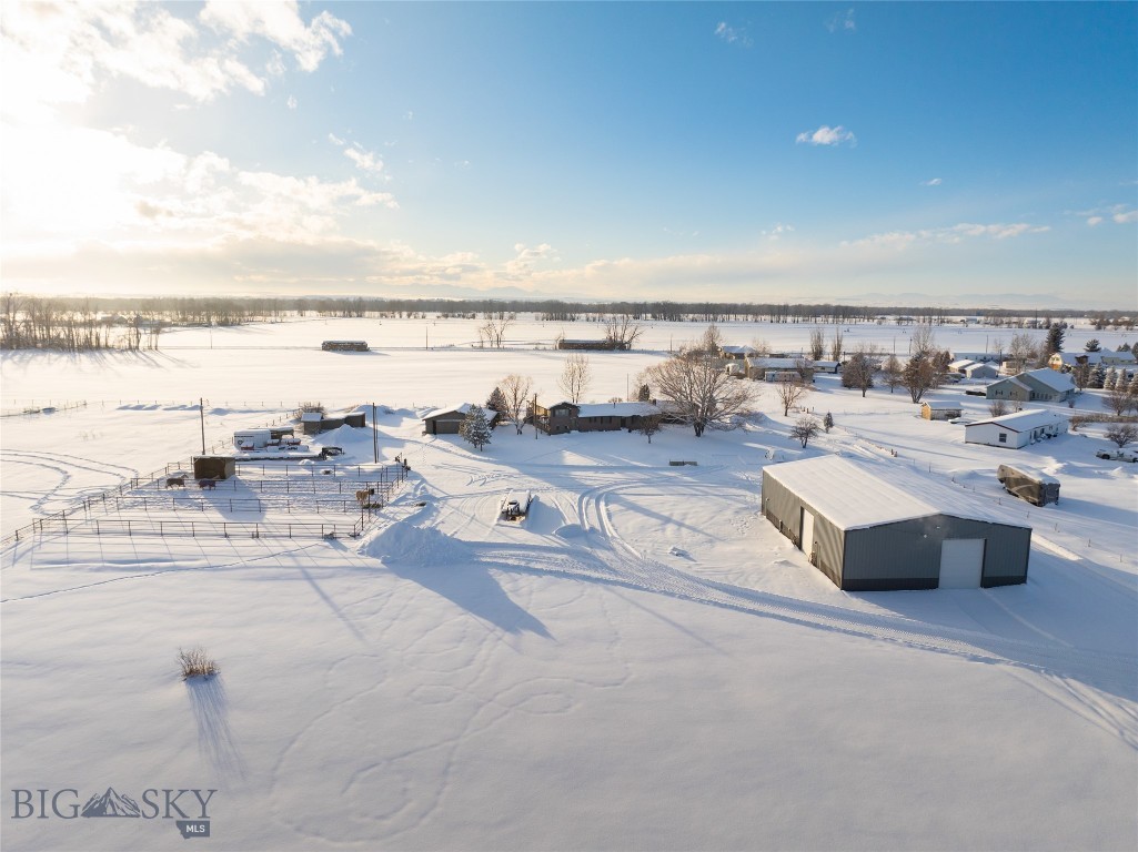 2521 Weaver Lane