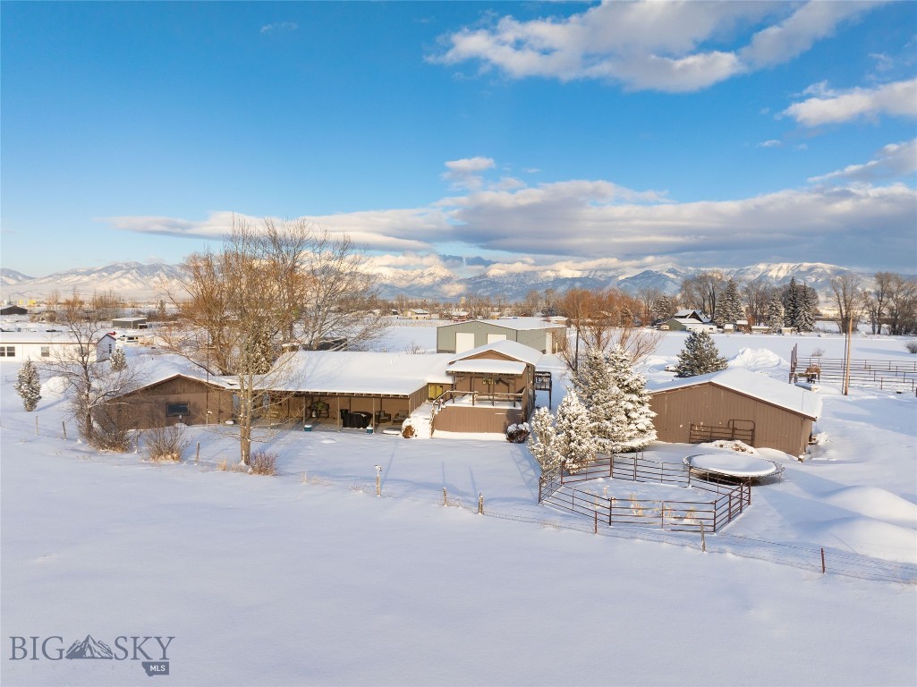 2521 Weaver Lane