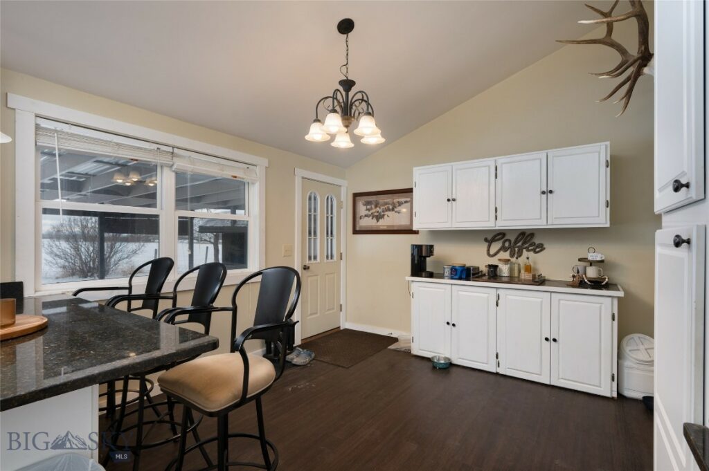 2521 Weaver Lane