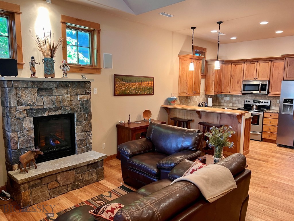 2556 Weeping Rock