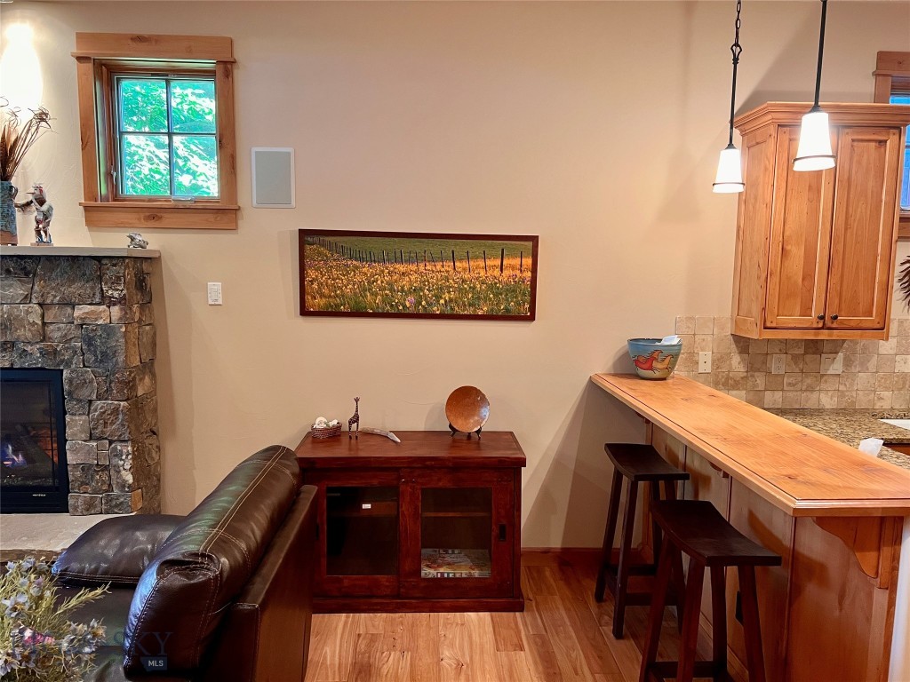 2556 Weeping Rock