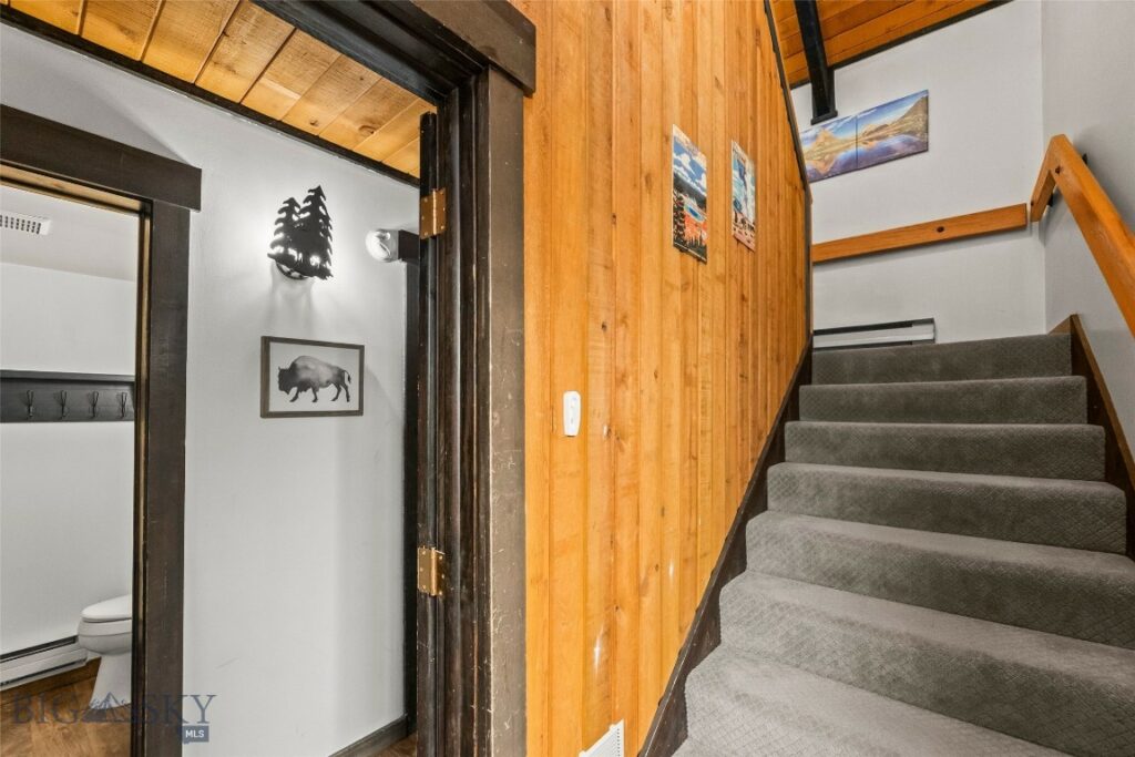 2575 Curley Bear Road