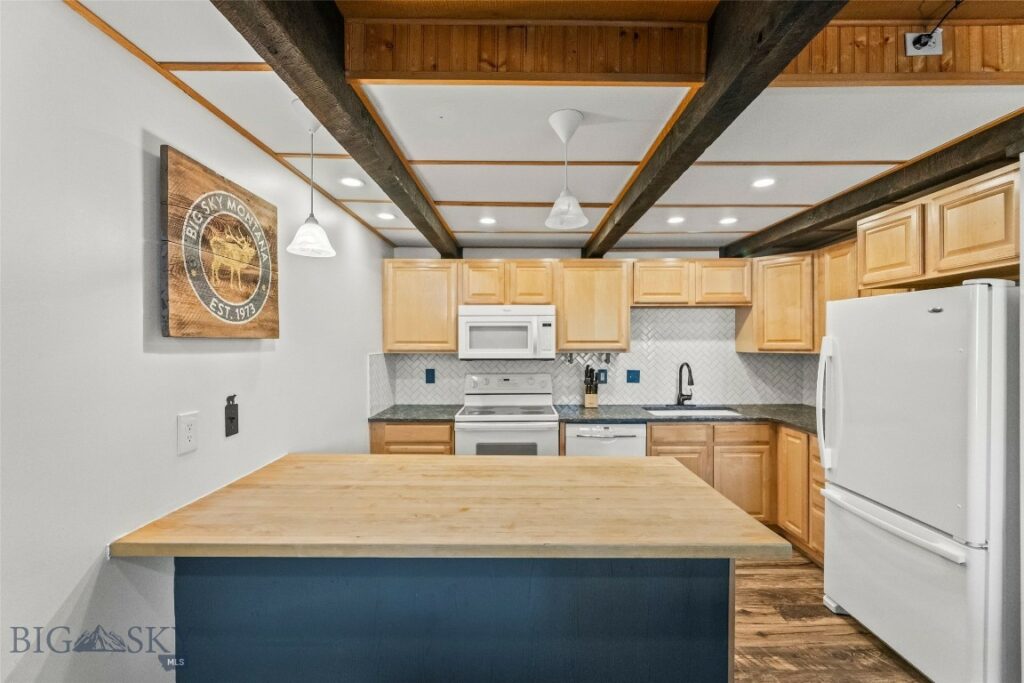 2575 Curley Bear Road