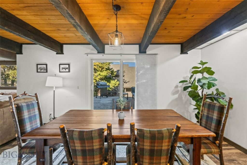 2575 Curley Bear Road