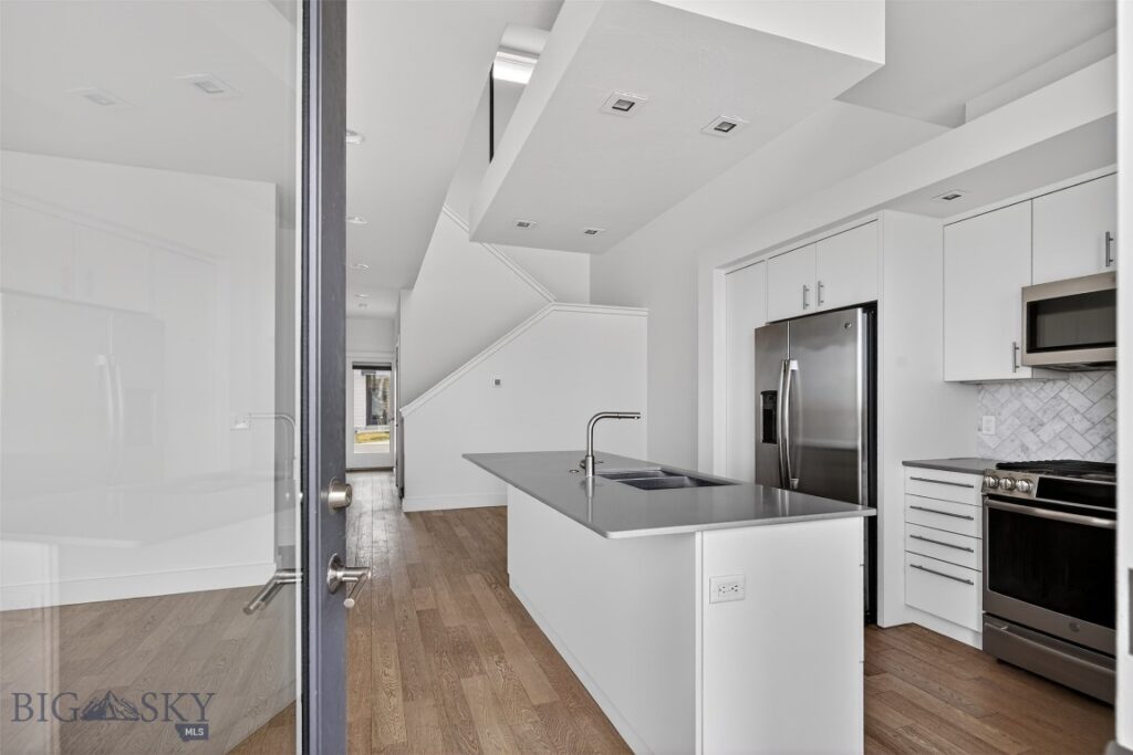 2586 Milkhouse Avenue