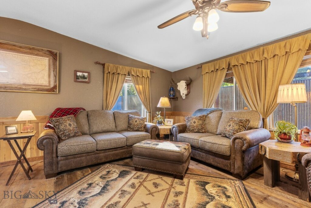 2621 Jackrabbit Lane
