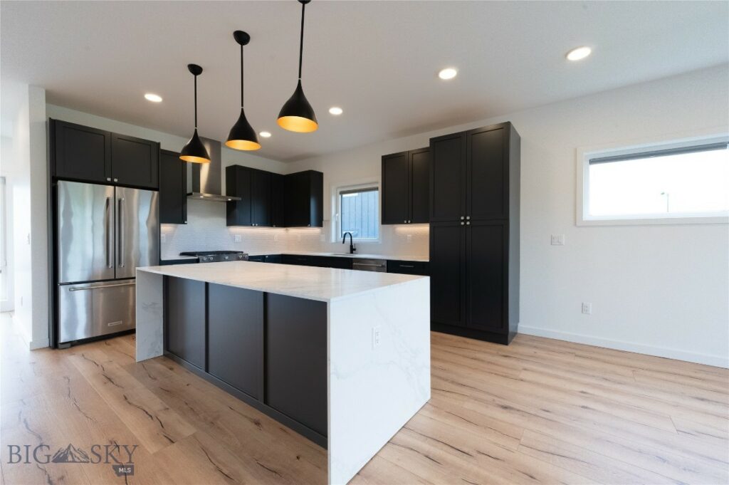 2715 W Graf