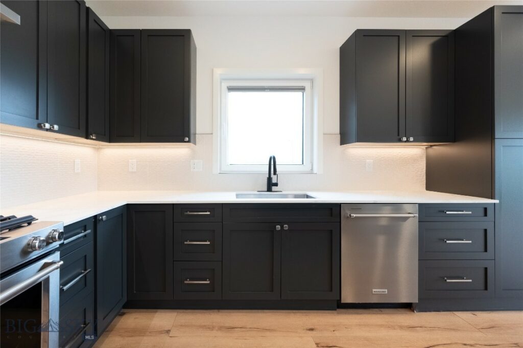 2715 W Graf